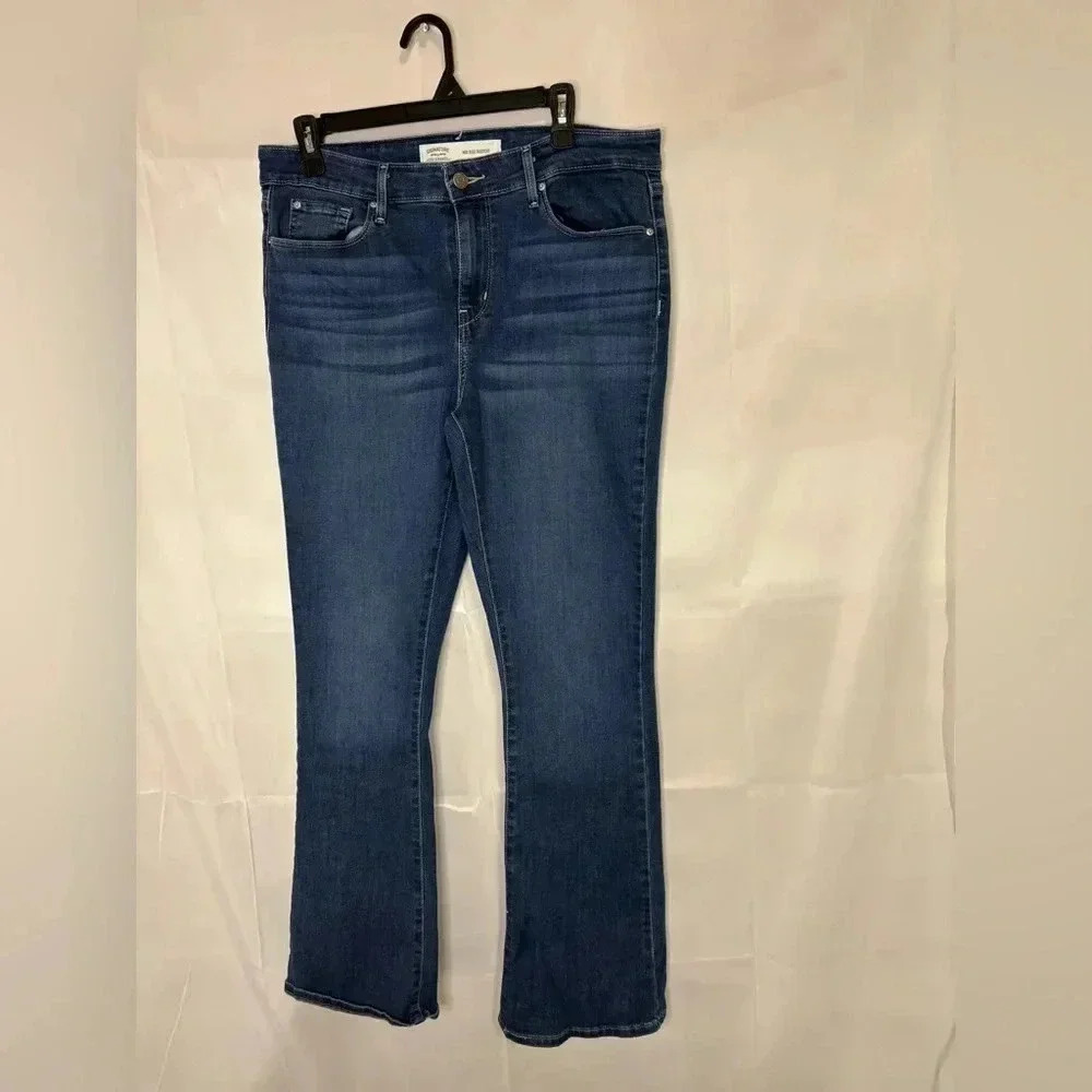 Womens size 32x32 Levi’s midrise bootcut jeans, #C704